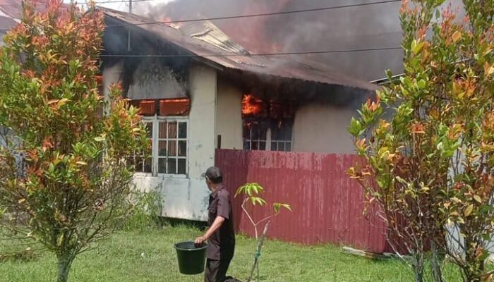 Rumah Kost di Kawasan Untan Pontianak Ludes Terbakar, Pemilik Tak Kuasa Menahan Tangis