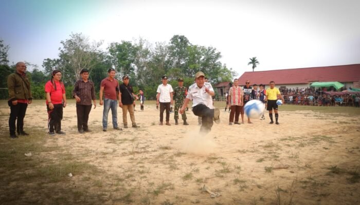 41 Tim Ikuti Turnamen Sepak Bola di Kecamatan Kuala Behe dalam Peringatan HUT ke-80 RI