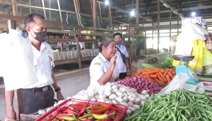 Harga Bawang Merah Tinggi, Diskumindag Landak Sidak Pasar Tradisional