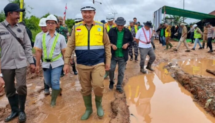 Didukung 157 Perusahaan Perbaikan Jalan Pelang-Kepuluk Ketapang Dimulai