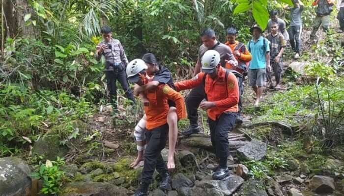 Gunung Bawang Ditutup Sementara, Warga Gelar Ritual Adat Pasca Tewasnya Pendaki Asal Pontianak