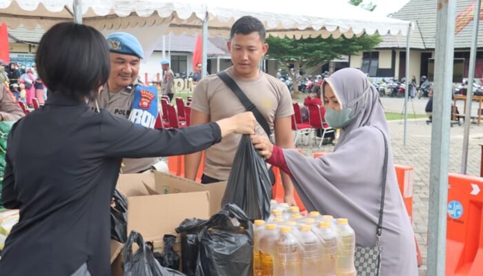Polres Sambas Gelar Gerakan Pangan Murah dengan 30 Ton Beras