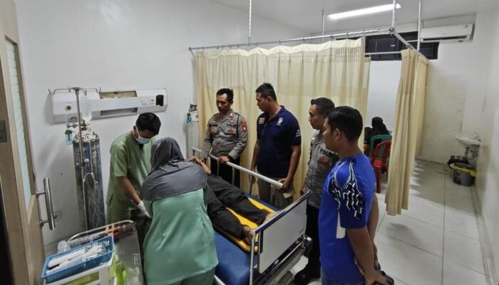 Percobaan Bunuh Diri Dengan Melompat di Atas Tower Sambas, Pemuda Ini Dalam Perawatan Medis