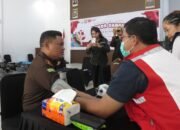 Donor Darah Kejari Landak Peringati Hari Lahir Kejaksaan, Dukung Ketersediaan Darah PMI