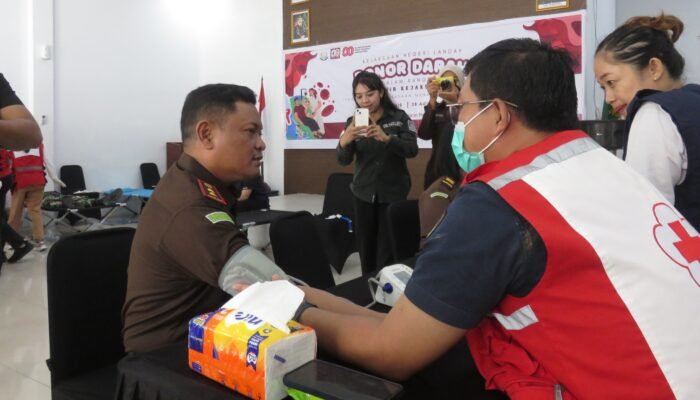 Donor Darah Kejari Landak Peringati Hari Lahir Kejaksaan, Dukung Ketersediaan Darah PMI