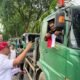 DPD Aptrindo Kalbar Bagikan Ratusan Bendera dan Stiker Merah Putih 