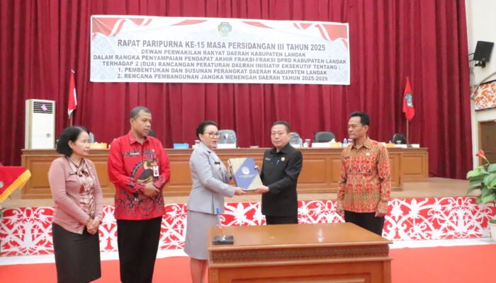 Bupati Karolin Apresiasi Dukungan DPRD Landak yang Setujui Raperda SOTK dan RPJMD