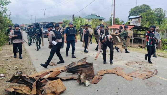 Satgas Kopasgat dan Personel Gabungan Patroli di Moenamani Dogiyai