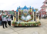 Kafilah Pontianak Pukau Warga Kapuas Hulu di Pawai Ta’aruf MTQ XXXIII Kalbar