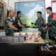Dankolakopsrem 121/Abw Terima BB Narkoba Dari Dansatgas Pamtas RI- Malaysia Hasil Penggagalan Penyelundupan di Wilayah Perbatasan