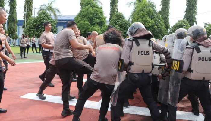 Latihan Pengendalian Massa, Kapolres Landak Tekankan Kesiapsiagaan Personel
