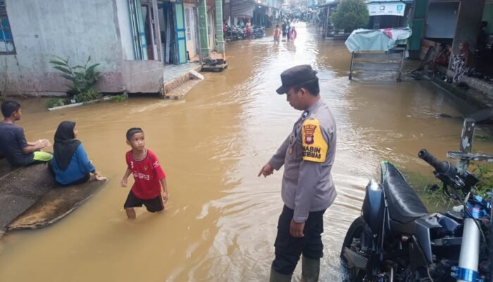 Polsek Kota Baru Laksanakan Patroli dan Himbauan di Daerah Rawan Banjir