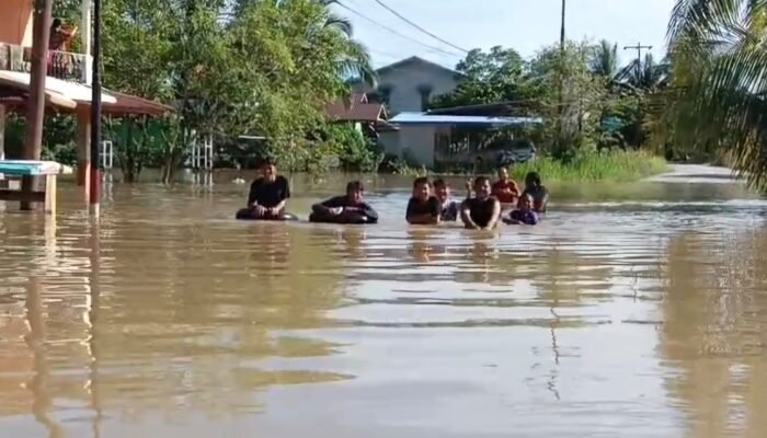 Sejumlah Desa di Melawi Dihantam Banjir, Tim Gabungan Lakukan Patroli di Lokasi Terdampak