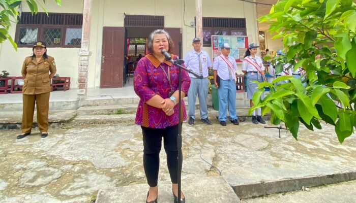 Jadi Pembina Upacara, KPU Landak Sosialisasikan Pendidikan Demokrasi Pada Pelajar