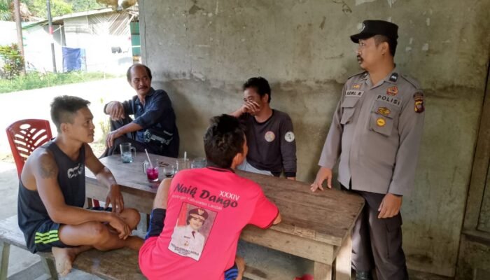 Polsek Sengah Temila Sambangi Warga Ingatkan Waspada Kejahatan Online dan Konvensional