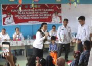 Edukasi Kesehatan Gigi dan Mulut, Bupati Karolin Beri Penyuluhan Sikat Gigi bagi Siswa TK di Mandor