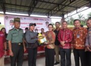 Bupati Karolin Spontan Turunkan Harga Beras dan Minyak Goreng pada Gerakan Pangan Murah di Amboyo Utara