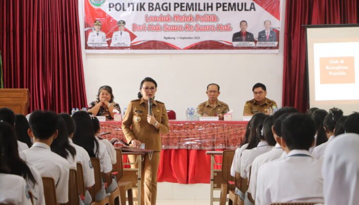 Beri Pendidikan Politik ke Pelajar, Bupati Karolin Dorong Partisipasi Pemilih Pemula dalam Pemilu