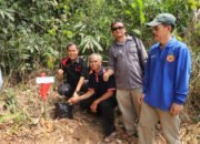 Kolaborasi Jurnalis Landak dan Berbagai Pihak Tanam Ratusan Bibit Pohon di Sekolah Alam Dusun Leban