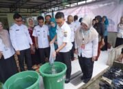 Wali Kota Pontianak Bagikan Paket Budikdamber untuk Tekan Stunting