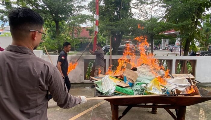 Kejari Pontianak Musnahkan Barang Bukti 95 Perkara Pidana
