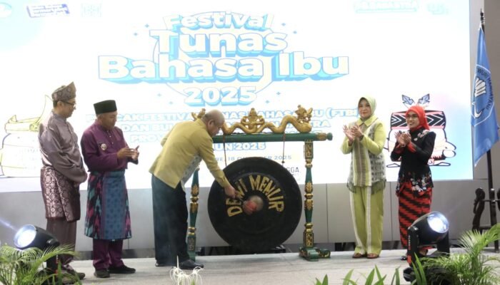 Sekda Kalbar Buka Festival Tunas Bahasa Ibu 2025: Jaga Jati Diri Lewat Bahasa Daerah