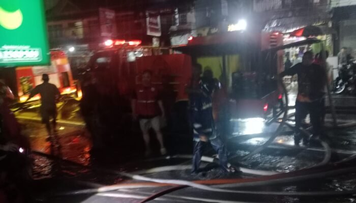 Dua Rumah di Pontianak Timur Hangus Terbakar, Kerugian Ditaksir Capai Ratusan Juta Rupiah