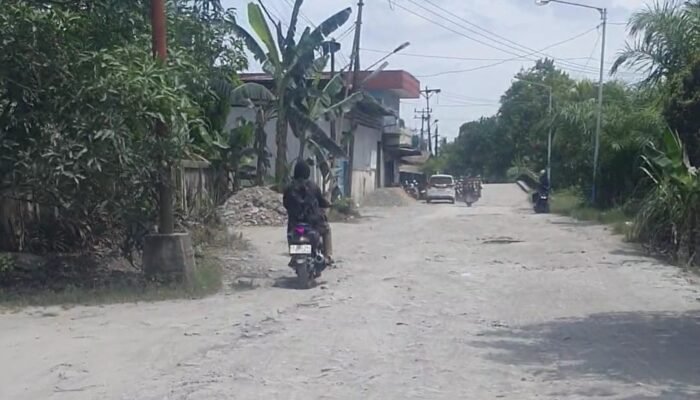 Kondisi Jalan di Desa Sepinggan Sambas Memprihatinkan, Tak Pernah Tersentuh Pembangunan