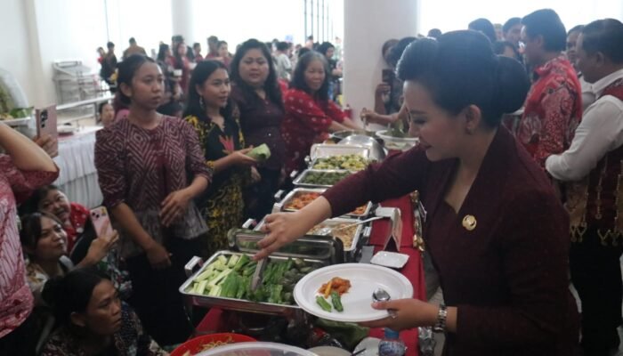 Makan Baranje’ Tradisi HUT Pemda Landak Dengan Makanan Lokal