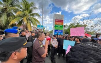 Massa Desak Kejati Kalbar Tuntaskan Kasus Cukong Oli Palsu dan Dugaan Korupsi Hibah Mujahidin