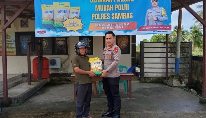 Salurkan 3 Ton Beras, Polsek Semparuk Gelar Gerakan Pangan Murah
