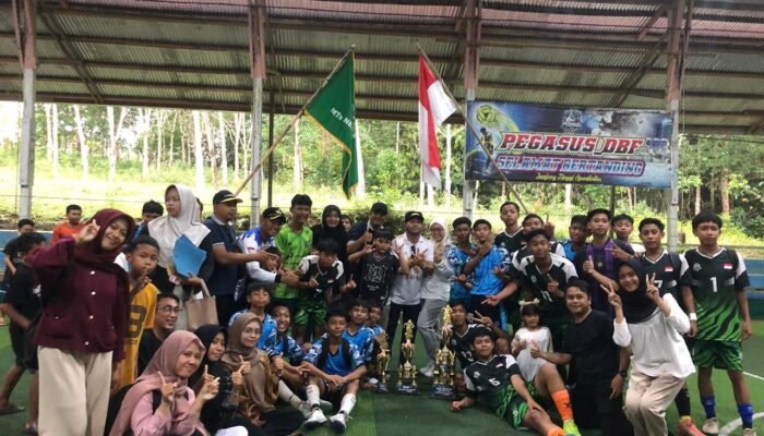 Tim Futsal MTsN 1 Melawi Rebut Dua Gelar Juara di Turnamen Futsal Espenda Tanah Pinoh
