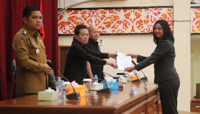 7 Fraksi DPRD Landak Setujui Pembahasan Raperda PSU Perumahan dan Kawasan Permukiman Inisiatif Eksekutif