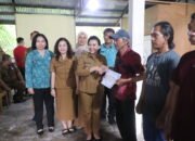 Bupati Karolin Serahkan Bantuan Perbaikan Rumah Tidak Layak Huni di Desa Amboyo Selatan