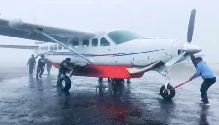 Satgas Korpasgat Bantu Pesawat Grand Caravan Milik AMA Lakukan Remain Overnight di Bandara Tigiles Sinak