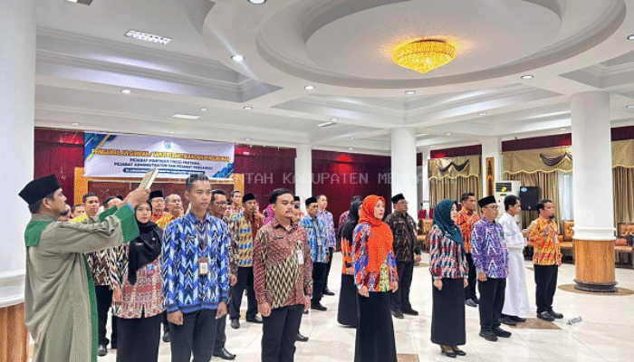 Bupati Erlina Lantik Pejabat Administrator dan Pengawas di Lingkungan Pemkab Mempawah