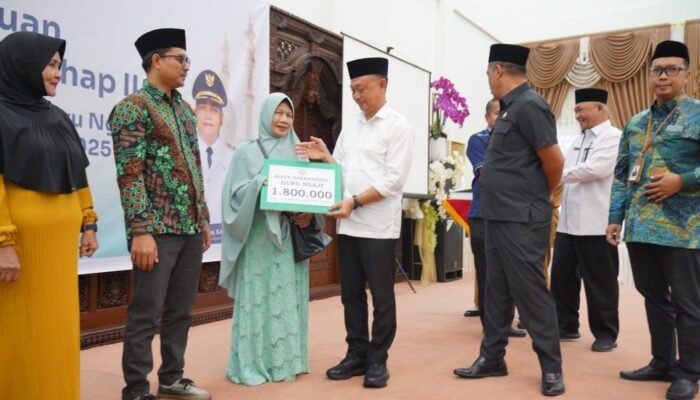 880 Guru Ngaji Tradisional di Pontianak Terima Bantuan Operasional