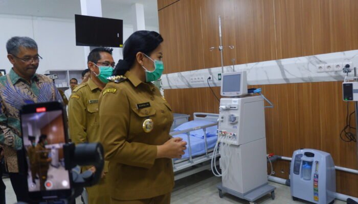 Layanan Unit Cuci Darah di RSUD Landak Diresmikan Bupati Karolin