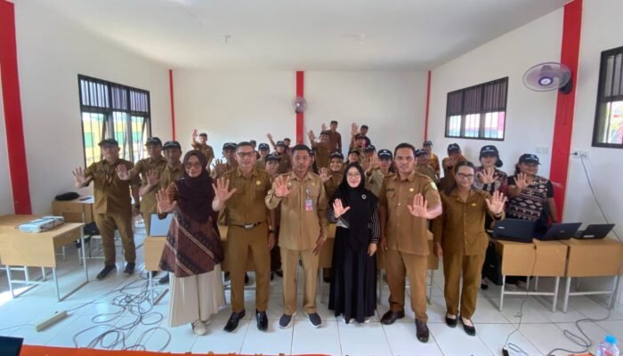 Bimtek Penguatan Kompetensi Guru di Perbatasan Sambas, Meningkatkan Mutu Pendidikan di Daerah Terpencil