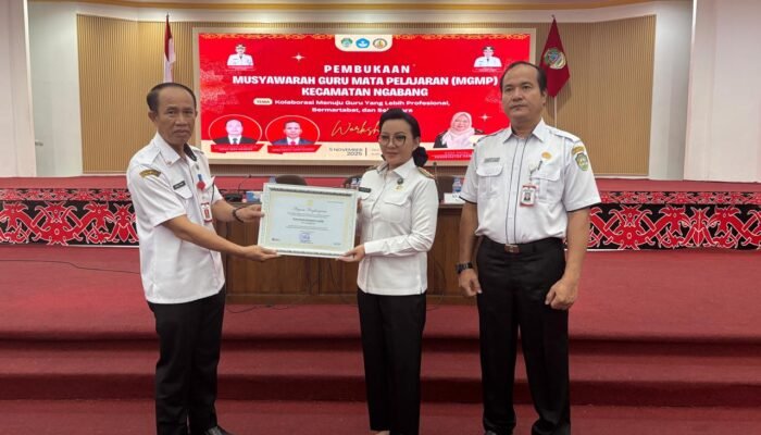 Bupati Landak Raih Penghargaan Percepatan Penurunan Angka Buta Aksara