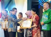 Bupati Landak Raih 2 Penghargaan Keterbukaan Informasi Publik