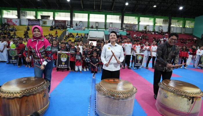 Ketua Umum FORKI Kalbar Karolin, Buka Open Karate Championship Kalbar 2025