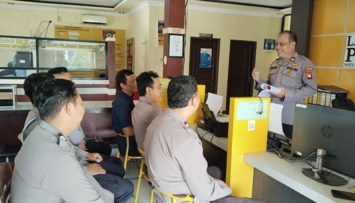 Operator Pelayanan Polisi 110 Polres Landak Diberi Pelatihan, Respon Cepat Pengaduan