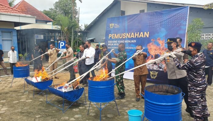 Penindakan Bea Cukai: Barang Ilegal Dimusnahkan, Masyarakat Dindungi