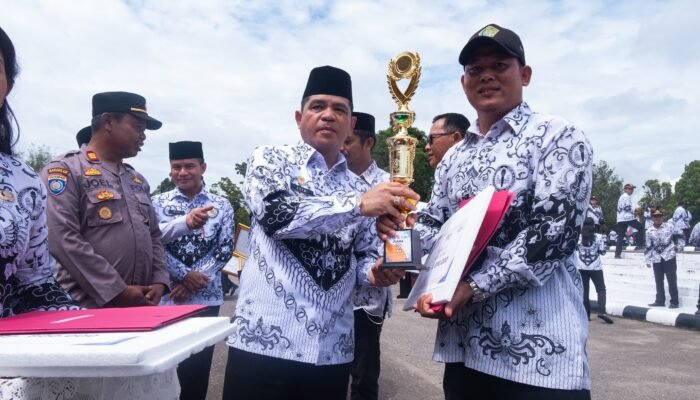 Pimpin Upacara HUT PGRI dan Hari Guru Nasional, Wabup Erani Harap Guru jadi Agen Pembaharuan