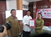 Donor Darah Hingga 115 Kali, Bupati Karolin Beri Penghargaan pada Pendonor Darah Terbanyak