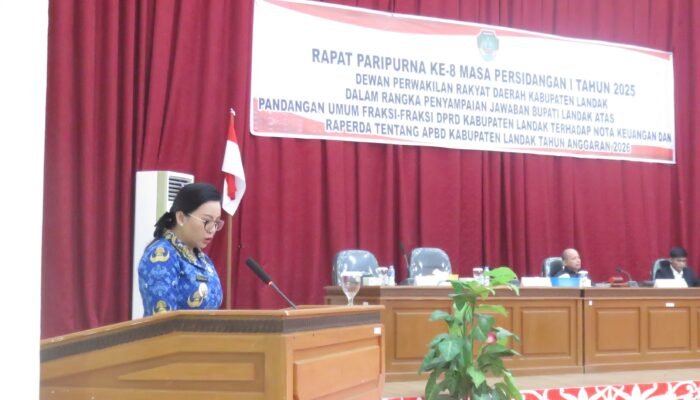 Bupati Landak Tanggapi Pandangan Umum Fraksi DPRD Terhadap Nota Keuangan dan Raperda APBD 2026