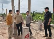 Walau Hari Libur, Bupati Ketapang Tinjau Progres Pembangunan Jalan Pelang–Sungai Kepuluk
