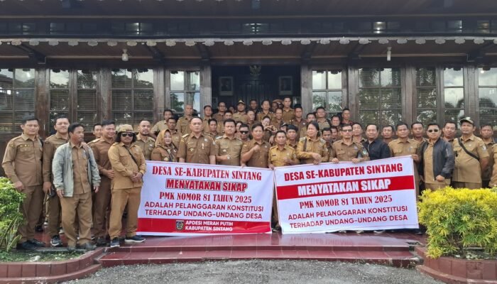 Ratusan Kades Geruduk Pendopo Bupati Sintang, Protes PMK 81/2025 yang Hambat Dana Desa