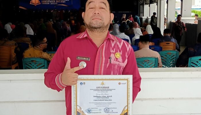 Camat Tanah Pinoh Raih Anugerah Insan Pendidik 2025, Tegaskan Pentingnya Kolaborasi Majukan Pendidikan Melawi